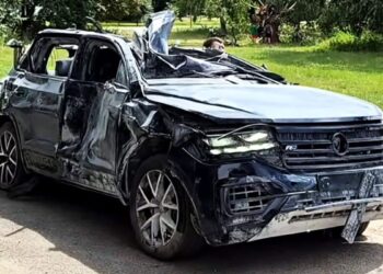un-volkswagen-touareg-a-supravietuit-exploziei-unei-rachete-balistice-si-a-plecat-pe-roti