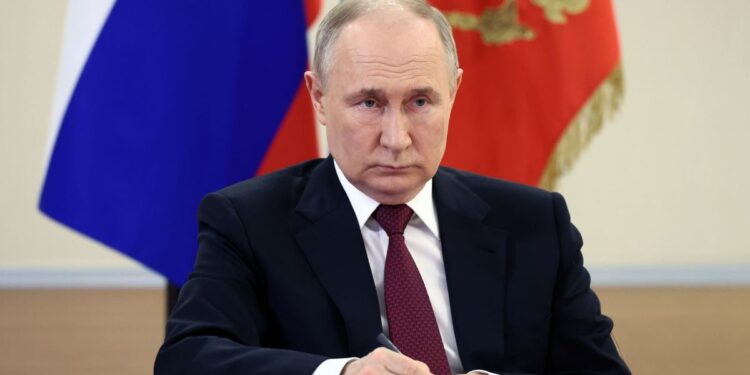 rusia-isi-mareste-efectivele-armatei-si-bugetul-militar-pentru-2027.-putin-a-semnat-decretul