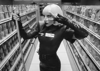 video-lady-gaga,-de-pe-scena-la-dat-cu-mopul-in-magazin:-vedeta-pop,-solutia-inedita-pentru-criza-de-angajati-din-japonia-–-hotnews.ro