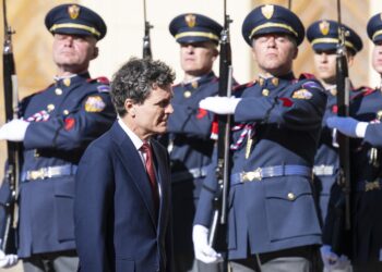 live-nicusor-dan-conferinta-de-presa,-aproape-de-miezul-noptii-a-doua-iesire-a-presedintelui-dupa-esecul-guvernului-muresan-–-hotnews.ro