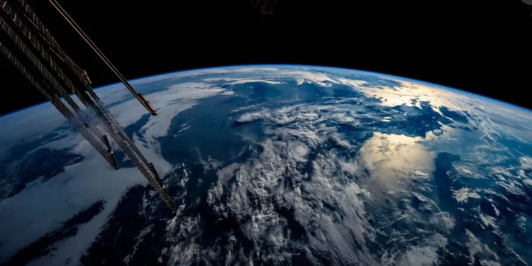 un-telescop-legendar-al-nasa-de-aproape-1500-kg-va-cadea-pe-pamant-in-cateva-saptamani,-dupa-o-misiune-de-salvare-esuata-–-hotnews.ro
