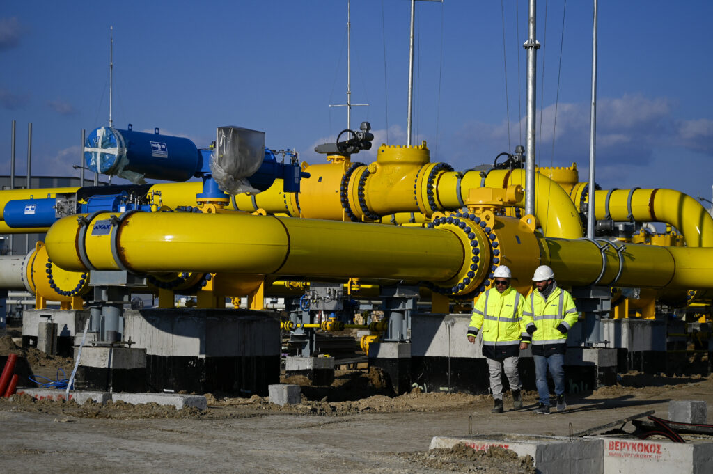 interviu-un-expert-in-energie-de-la-londra-explica-cum-pot-ajunge-gazele-rusesti-in-romania-prin-coridorul-vertical-ce-spune-despre-interesele-sua-in-zona-–-hotnews.ro
