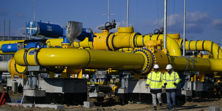 interviu-un-expert-in-energie-de-la-londra-explica-cum-pot-ajunge-gazele-rusesti-in-romania-prin-coridorul-vertical-ce-spune-despre-interesele-sua-in-zona-–-hotnews.ro