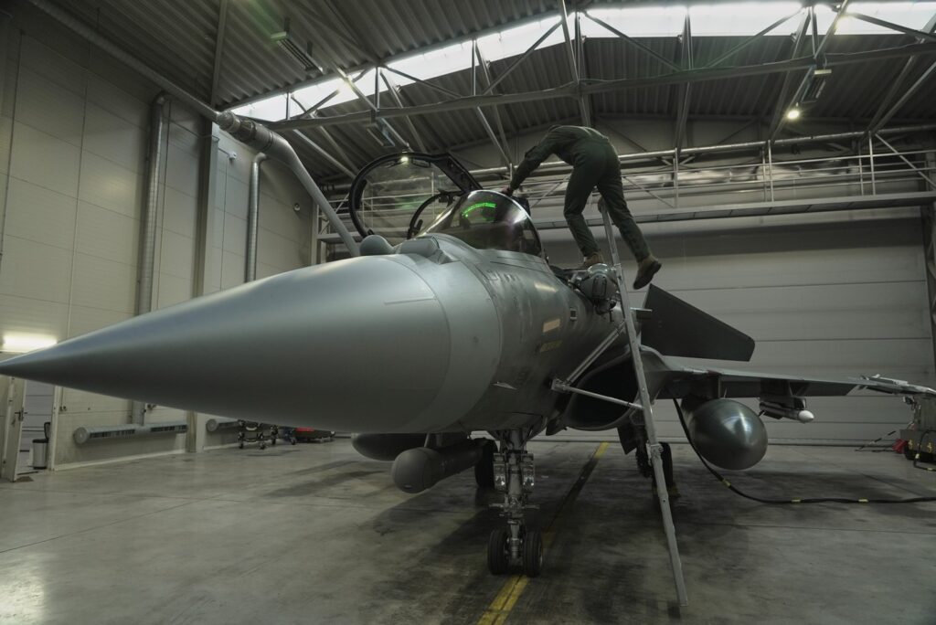 alerta-pe-aeroportul-din-vilnius-avioanele-nato-au-fost-mobilizate-de-urgenta-–-hotnews.ro
