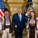 dupa-controversata-fotografie-a-lui-nicusor-dan-cu-donald-trump,-internetul-s-a-umplut-de-poze-cu-presedintele-american-in-diferite-ipostaze.-gandul-prezinta-colectia-de-glume