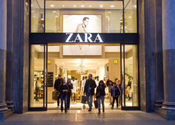 zara-retrage-de-la-vanzare-un-costum-de-halloween-care-seamana-cu-uniforma-purtata-de-detinutii-din-lagarele-de-concentrare-–-hotnews.ro