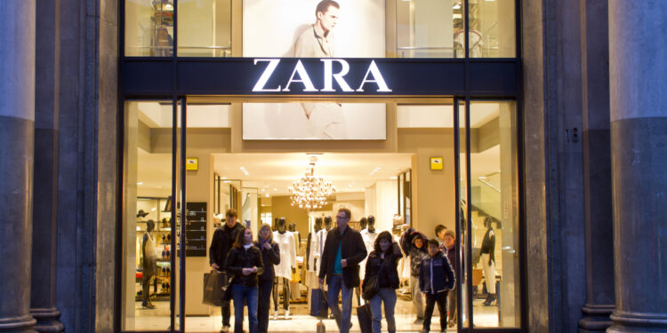 zara-retrage-de-la-vanzare-un-costum-de-halloween-care-seamana-cu-uniforma-purtata-de-detinutii-din-lagarele-de-concentrare-–-hotnews.ro