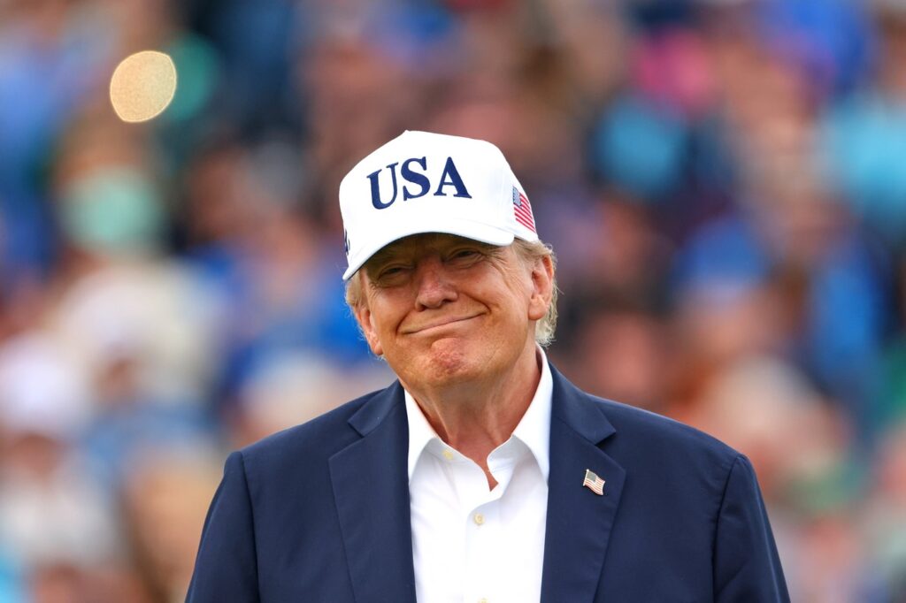 donald-trump-a-publicat-numarul-unui-senator-republican-si-le-a-spus-americanilor-sa-l-sune-–-hotnews.ro