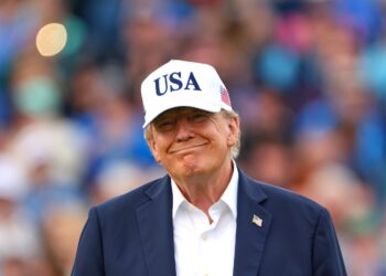 donald-trump-a-publicat-numarul-unui-senator-republican-si-le-a-spus-americanilor-sa-l-sune-–-hotnews.ro