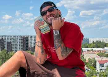 video-cunoscut-trapper,-gest-socant-facut-pe-scena,-la-un-concert-la-arenele-romane-–-hotnews.ro