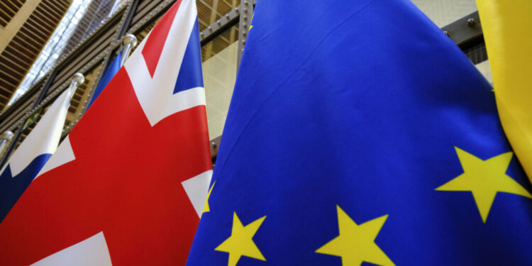 jumatate-dintre-alegatorii-britanici,-in-favoarea-reintoarcerii-la-ue