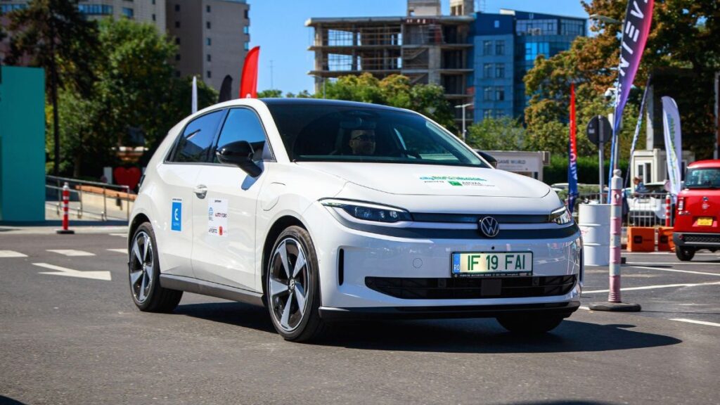 volkswagen-id-polo-ajunge-pe-strazile-din-bucuresti.-cat-costa-electrica-si-ce-premiu-a-castigat