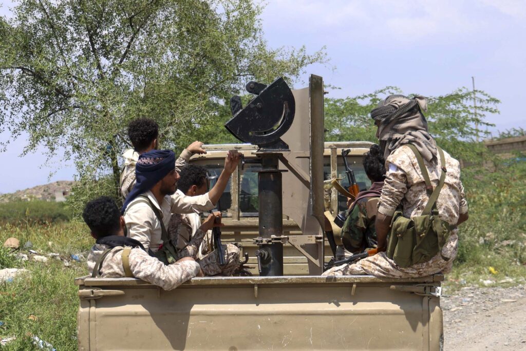 guvernul-yemenului-a-lansat-o-operatiune-pentru-a-si-recuceri-teritoriul-aflat-sub-controlul-houthi,-dupa-ofensiva-fulger-in-care-a-pierdut-zona-de-coasta-–-hotnews.ro
