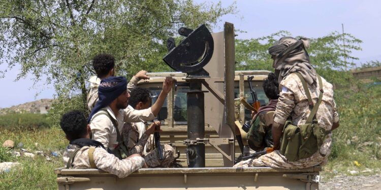 guvernul-yemenului-a-lansat-o-operatiune-pentru-a-si-recuceri-teritoriul-aflat-sub-controlul-houthi,-dupa-ofensiva-fulger-in-care-a-pierdut-zona-de-coasta-–-hotnews.ro