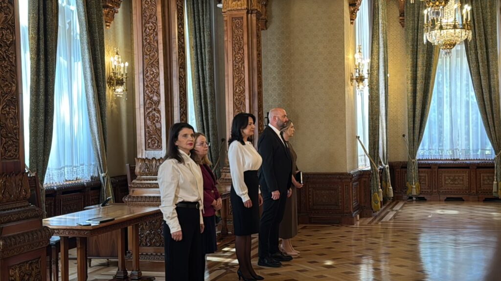 pe-cine-are-nicusor-dan-alaturi-in-timpul-consultarilor-cinci-consilieri,-printre-care-cel-de-la-cancelaria-ordinelor-sau-cel-pentru-administrarea-patrimoniului-–-hotnews.ro