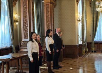 pe-cine-are-nicusor-dan-alaturi-in-timpul-consultarilor-cinci-consilieri,-printre-care-cel-de-la-cancelaria-ordinelor-sau-cel-pentru-administrarea-patrimoniului-–-hotnews.ro