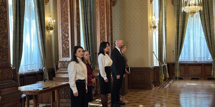 pe-cine-are-nicusor-dan-alaturi-in-timpul-consultarilor-cinci-consilieri,-printre-care-cel-de-la-cancelaria-ordinelor-sau-cel-pentru-administrarea-patrimoniului-–-hotnews.ro