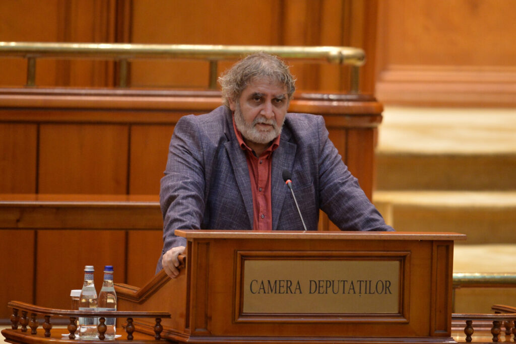 varujan-pambuccian,-liderul-grupului-minoritatilor-nationale,-face-apel-la-parlamentari-sa-ia-o-decizie,-indiferent-de-ceea-ce-dicteaza-conducerea-partidelor