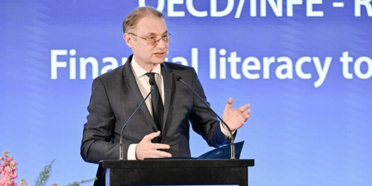 cine-este-luca-niculescu,-propunerea-de-ministru-de-externe-in-guvernul-lui-eugen-tomac