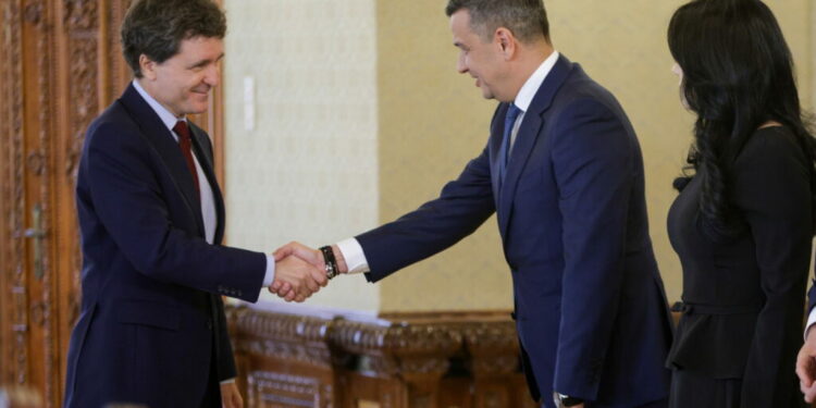 prima-reactie-a-lui-sorin-grindeanu-dupa-desemnarea-lui-luca-niculescu:-continua-sa-sfideze-matematica-parlamentara-/-liderul-psd-vorbeste-despre-alegeri-anticipate