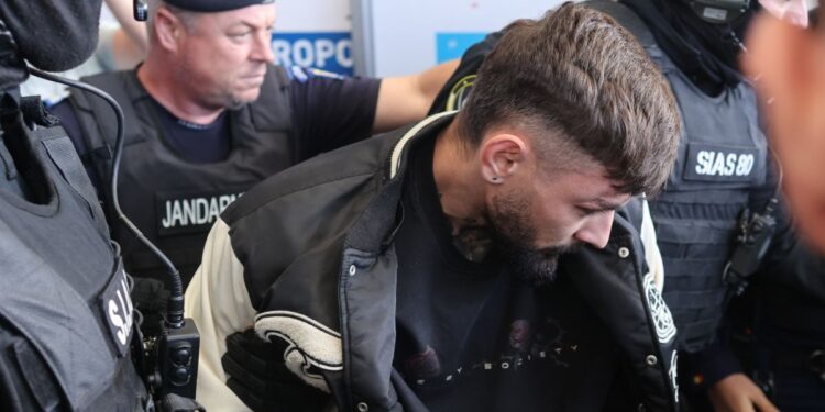 principalul-suspect-in-cazul-tinerei-gasite-moarte-intr-o-valiza-pe-raul-olt-a-fost-adus-in-tara