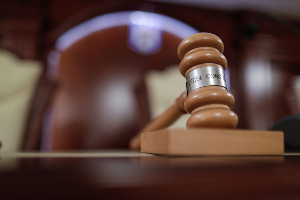 prevederile-din-lege-ce-impiedica-unii-functionari-publici-sa-candideze-la-functii-de-demnitate-publica-sunt-neconstitutionale,-a-decis-ccr-–-hotnews.ro