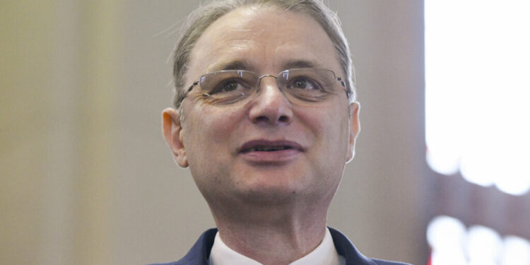 luca-niculescu-anunta-elaborarea-planului-de-guvernare.-care-sunt-preocuparile-premierului-desemnat:-romania-nu-are-nevoie-sa-o-ia-de-fiecare-data-de-la-zero