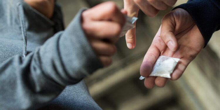 proiect-depus-la-senat:-fara-inchisoare-pentru-detinerea-de-droguri-pentru-consum-propriu