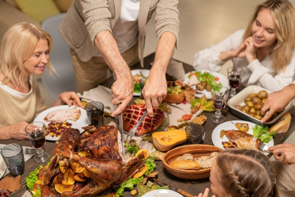 eurostat-|-18,1%-dintre-romani-nu-isi-permit-o-masa-cu-carne-o-data-la-doua-zile.-romania,-codasa-si-la-alte-capitole