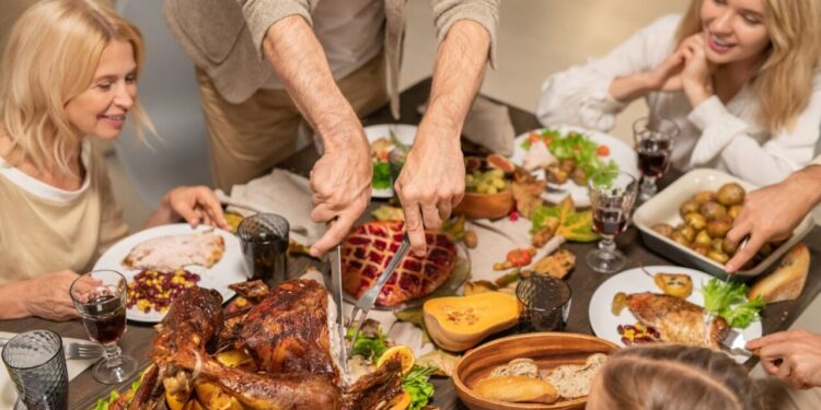 eurostat-|-18,1%-dintre-romani-nu-isi-permit-o-masa-cu-carne-o-data-la-doua-zile.-romania,-codasa-si-la-alte-capitole