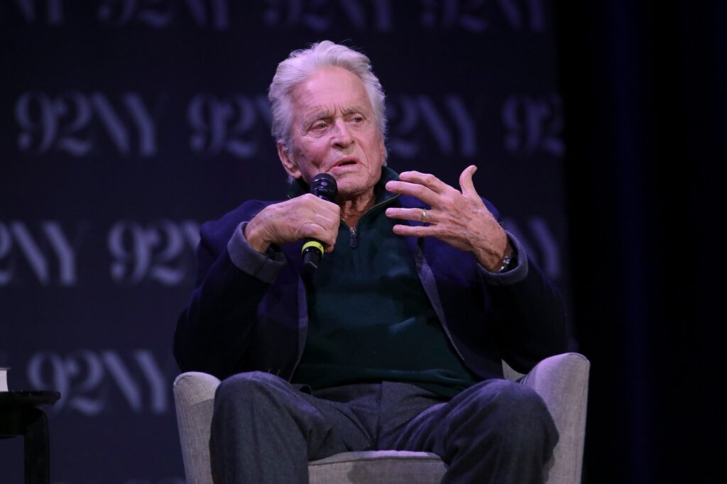 de-ce-spune-michael-douglas-ca-i-s-a-facut-rusine-cand-a-vazut-un-film-al-sau-cu-printesa-diana-–-hotnews.ro
