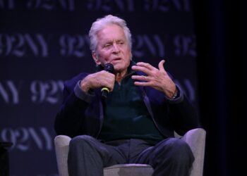 de-ce-spune-michael-douglas-ca-i-s-a-facut-rusine-cand-a-vazut-un-film-al-sau-cu-printesa-diana-–-hotnews.ro
