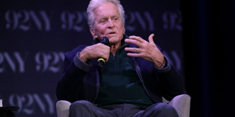 de-ce-spune-michael-douglas-ca-i-s-a-facut-rusine-cand-a-vazut-un-film-al-sau-cu-printesa-diana-–-hotnews.ro