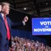 trump,-sfidat-intr-un-bastion-republican:-sunt-platiti-de-dusmanii-natiunii”-ce-a-spus-despre-mama-unui-protestatar-care-s-a-apropiat-–-hotnews.ro