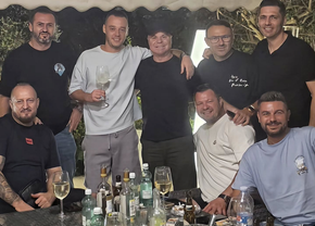 rusini-stropite-cu-vin-sefii-si-selectionerul-romaniei,-party-cu-alcool-acasa-la-nicu-gheara,-in-ibiza.-cand-vine-demiterea