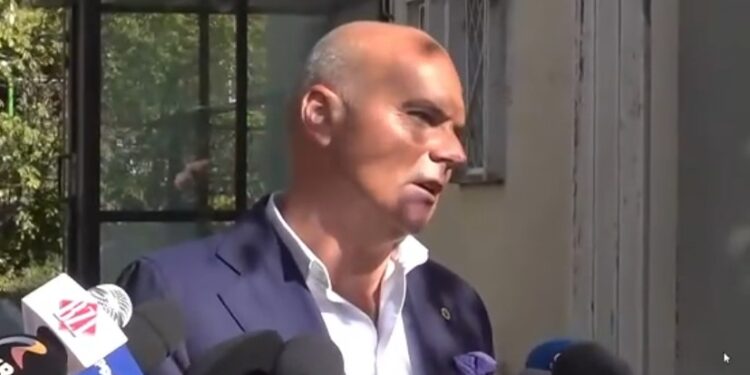 rares-bogdan,-primele-declaratii-la-iesirea-de-la-dna.-europarlamentarul-sustine-ca-s-a-vazut-cu-functionarul-pe-care-omul-de-afaceri-bogos-voia-sa-l-demita,-la-el-acasa:-„era-strict-sa-ascult-o-situatie-de-posibil-abuz”