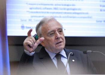 marti,-6-octombrie,-a-fost-inregistrat-un-nou-nivel-record-pentru-euro-in-raport-cu-leul:-5,3527-lei-pentru-un-euro-precedentul-record-fusese-raportat-in-2-octombrie,-cand-cursul-ajunsese-la-5,3447-lei-pentru-un-euro.