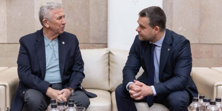 primarul-ankarei-in-vizita-oficiala-la-bucuresti.-ce-teme-va-discuta-cu-ciprian-ciucu