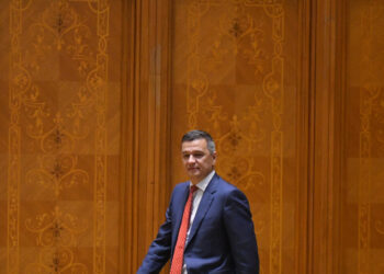 sorin-grindeanu,-despre-alegerile-anticipate-si-suspendarea-presedintelui:-am-fi-o-tara-praf.-sa-si-bage-picioarele-in-ligheanul-cu-apa-rece