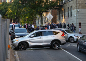 agentii-ice-au-inconjurat-si-impuscat-un-barbat-care-avea-in-masina-un-copil-de-cinci-ani-revolta-in-new-york-–-hotnews.ro