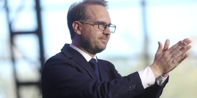 psd-ii-cere-lui-dominic-fritz-sa-demisioneze-de-la-conducerea-usr:-sa-renunte-la-sinecura-de-la-partid,-platita-cu-mii-de-euro-din-banii-de-subventie-ai-usr