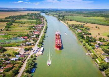 transportul-pe-dunare-catre-portul-constanta-este-blocat.
