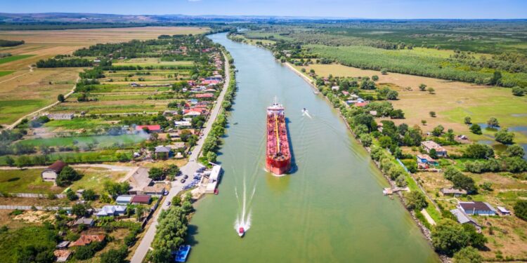 transportul-pe-dunare-catre-portul-constanta-este-blocat.