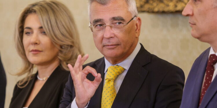 petrisor-peiu-acuza-ca-guvernul-niculescu-ar-fi-un-guvern-prezidential-al-lui-nicusor-dan.-de-ce-refuza-aur-sa-il-voteze