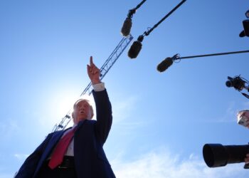 cele-cinci-mari-televiziuni-americane-care-au-suspendat-transmisiunile-despre-trump,-anchetate-/-ar-fi-incalcat-legea-sherman-–-hotnews.ro