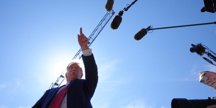 cele-cinci-mari-televiziuni-americane-care-au-suspendat-transmisiunile-despre-trump,-anchetate-/-ar-fi-incalcat-legea-sherman-–-hotnews.ro