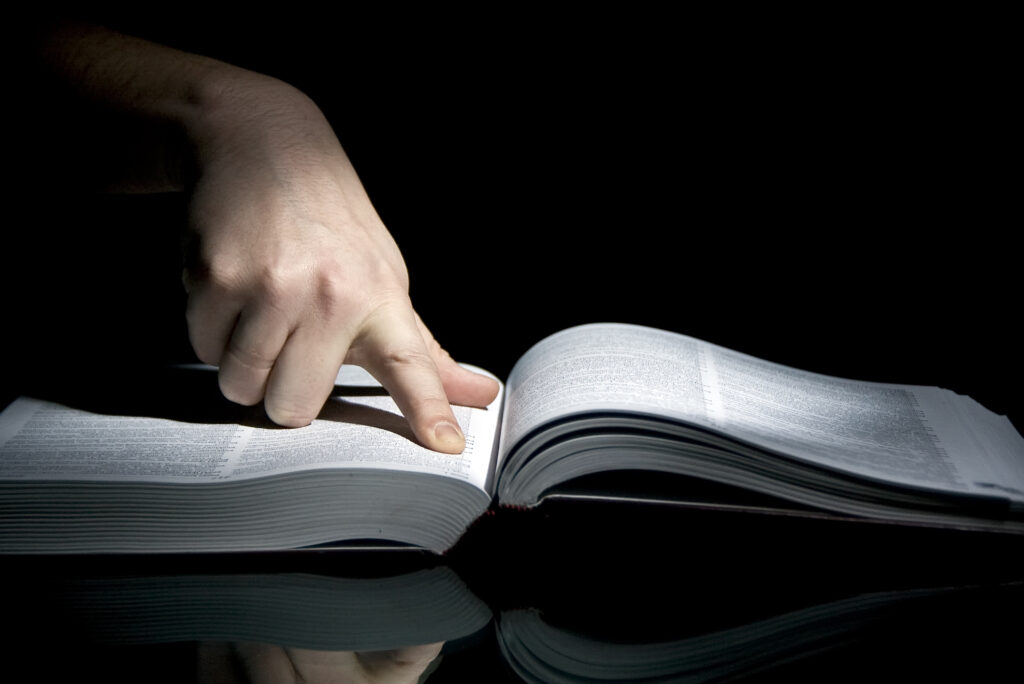 cuvantul-din-dictionar-care-a-starnit-dezbateri-aprinse-pe-internet-institutul-de-lingvistica-al-academiei-romane-vine-cu-precizari:-e-mult-mai-vechi-decat-actuala-agitatie-online-–-hotnews.ro