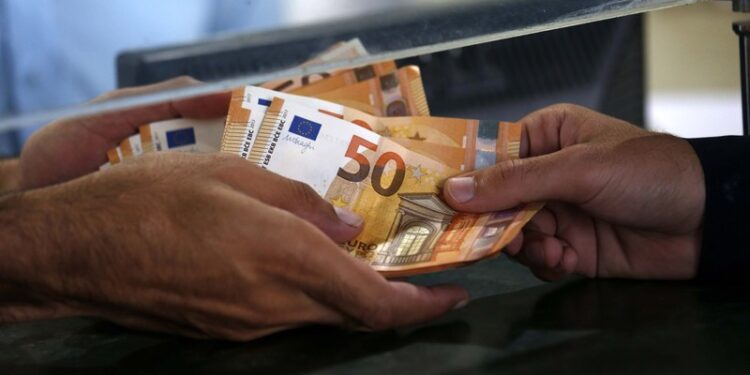 bnr-a-intervenit-pentru-leu,-dar-banii-din-banci-se-imputineaza,-iar-dobanzile-incep-sa-creasca