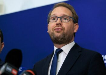 usr-nu-sustine-guvernul-niculescu.-fritz:-eu-nu-cred-in-ministri-independenti