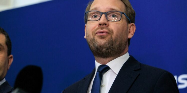 usr-nu-sustine-guvernul-niculescu.-fritz:-eu-nu-cred-in-ministri-independenti